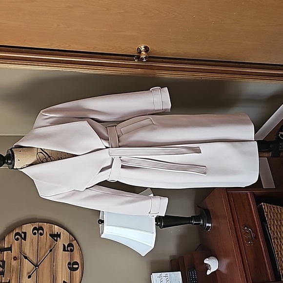 VENUS Jackets & Blazers - NWOT VENUS Beige Overcoat Size 6